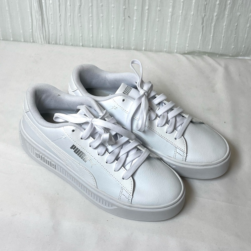 PUMA Classic White Platform Sneakers 10 women’s NEW